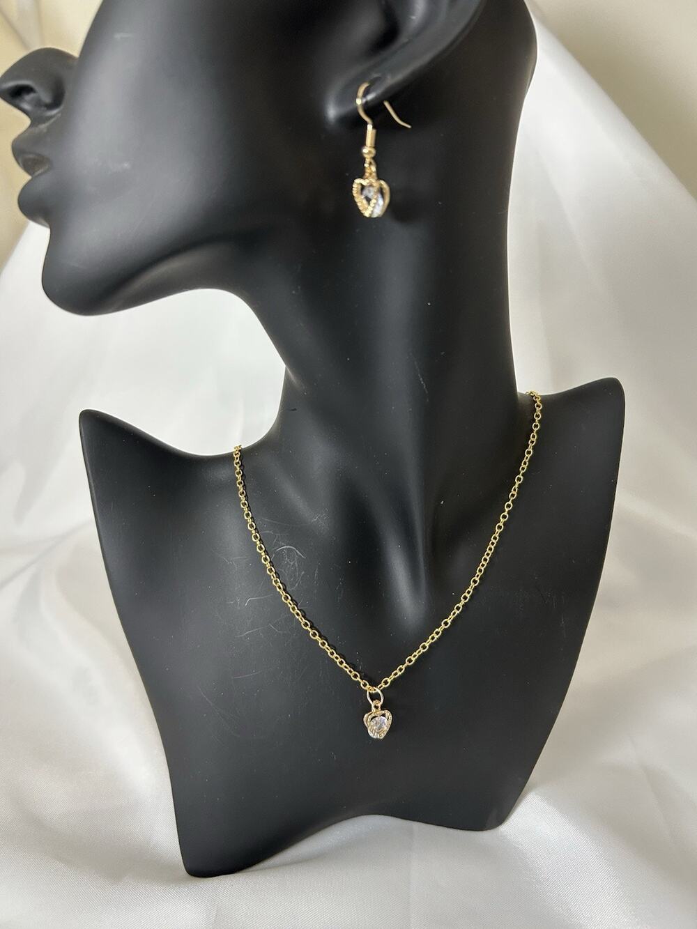 Lovely Gold Tone Heart/ Rhinestone Necklace, Earrings & Purse/ Keychain Charm